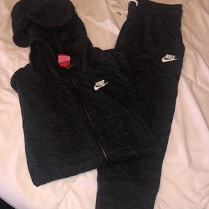 *NEW* NIKE CAPRI SET * SIZE XL KIDS * SM ADULT*